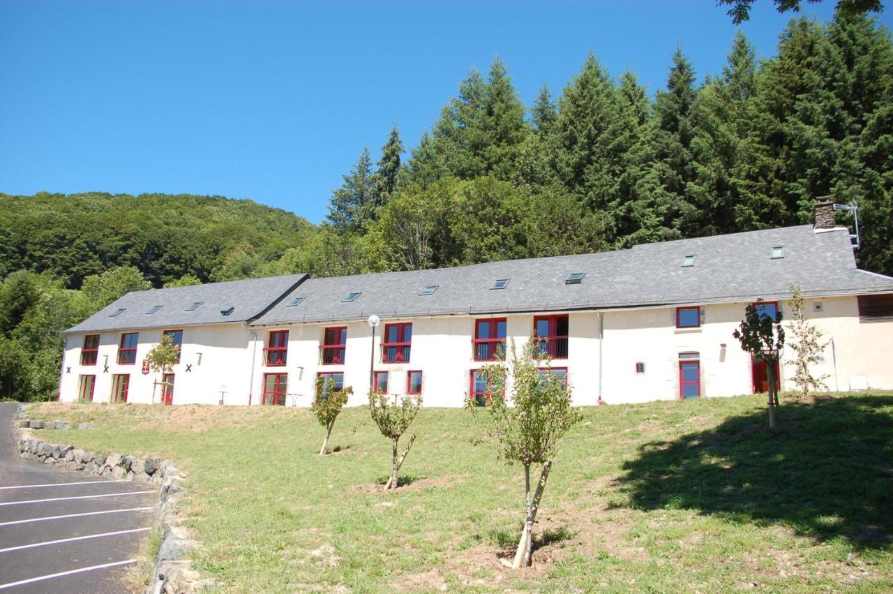 Gite Du Haut Cantal - Appartements Meubles Avec Kitchenette Et Chambres Sans KitchenetteCondat  エクステリア 写真