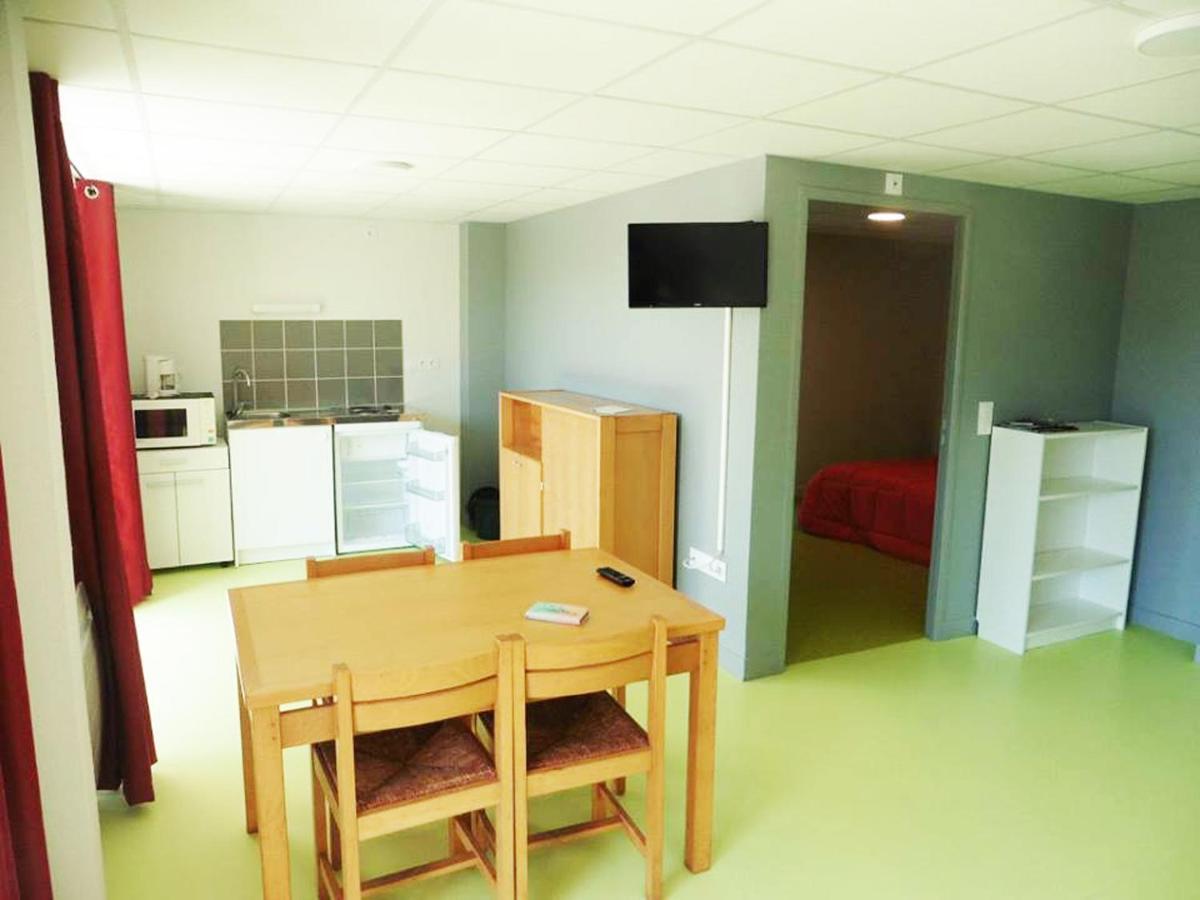 Gite Du Haut Cantal - Appartements Meubles Avec Kitchenette Et Chambres Sans KitchenetteCondat  エクステリア 写真