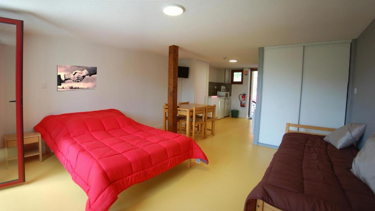 Gite Du Haut Cantal - Appartements Meubles Avec Kitchenette Et Chambres Sans KitchenetteCondat  エクステリア 写真